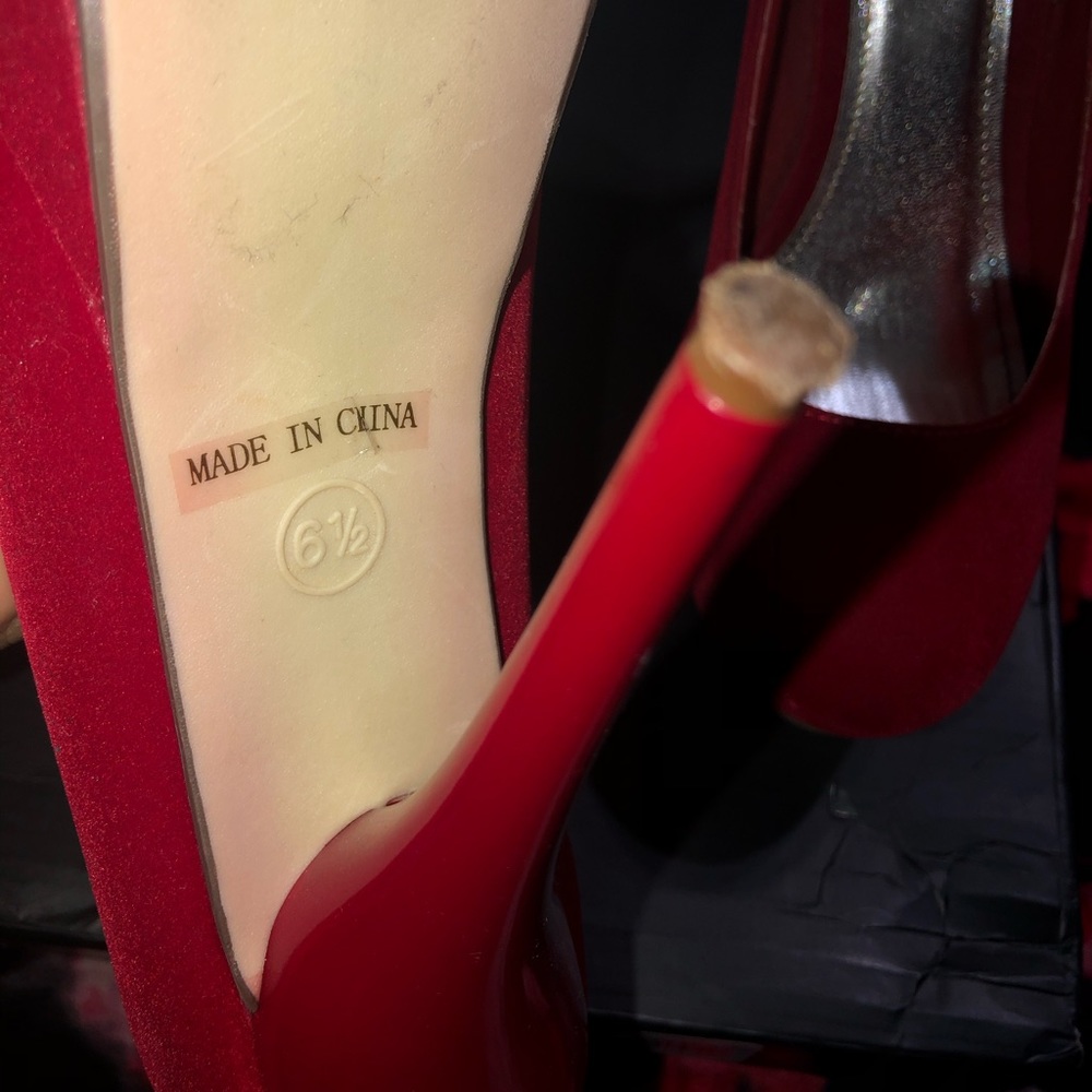 Red Heels 👠 - Picture 2 of 6